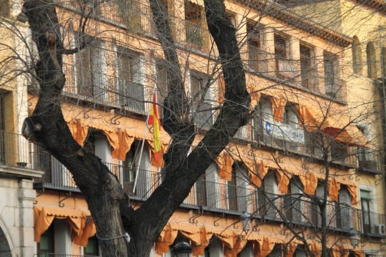 Spain, Toledo – tree and windows, Mar. 2014 (Toledo)