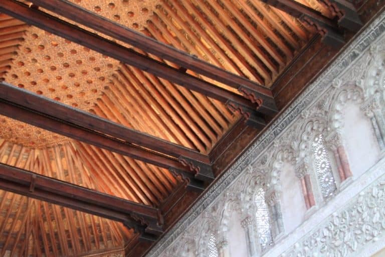 Spagna, Toledo – dettagli di soffitto e muro, mar. 2014 (Toledo)