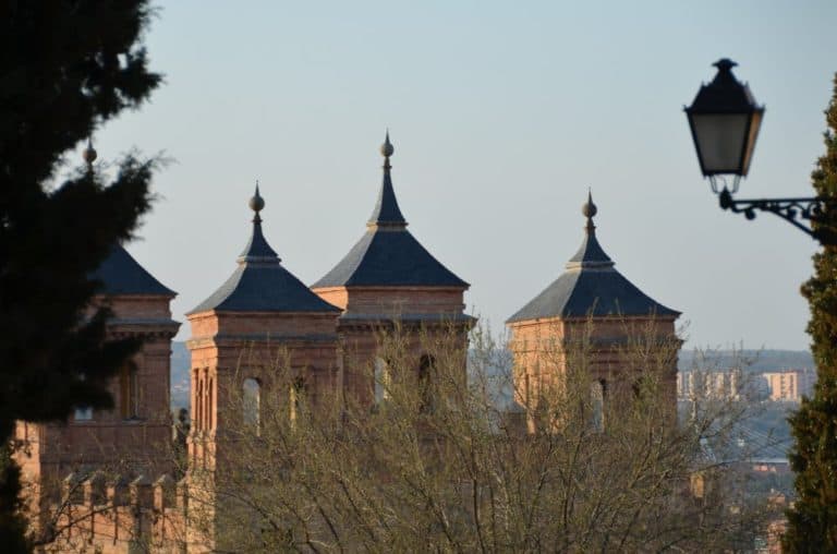 Spagna, Toledo – lampione e torri, mar. 2014 (Toledo)