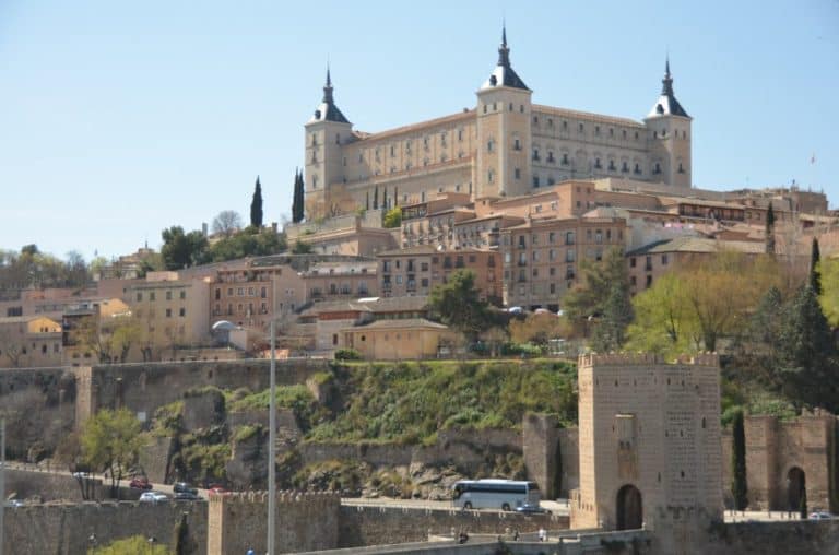 Spagna, Toledo – Alcazar e autobus, mar. 2014 (Toledo)