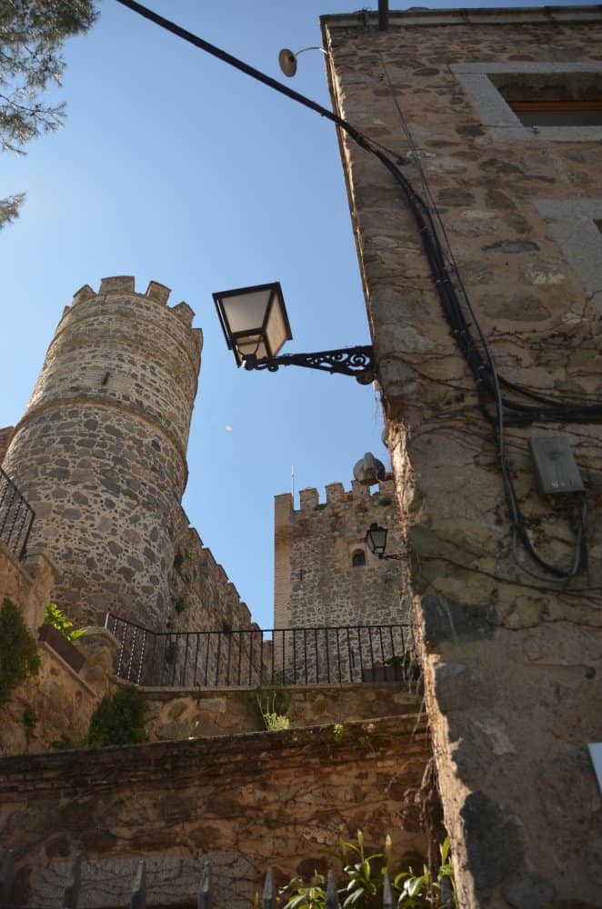 Spagna, Toledo – lampione e castello, mar. 2014 (Toledo)
