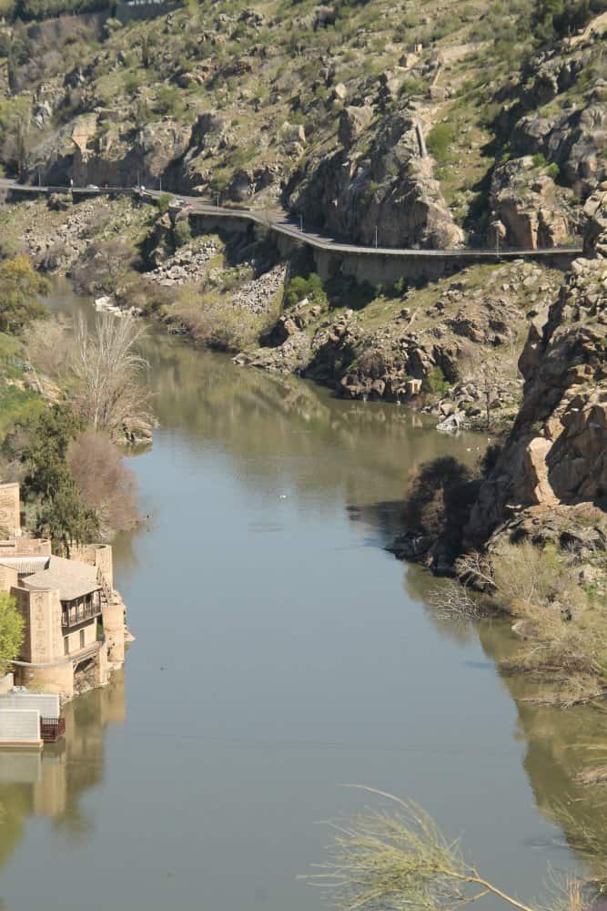 Spagna, Toledo – fiume e strada, mar. 2014 (Toledo)