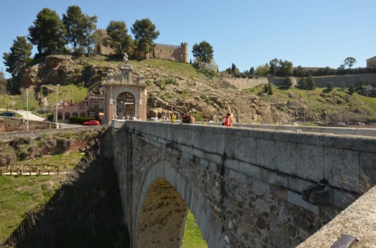 Spagna, Toledo – ponte e castello, mar. 2014 (Toledo)