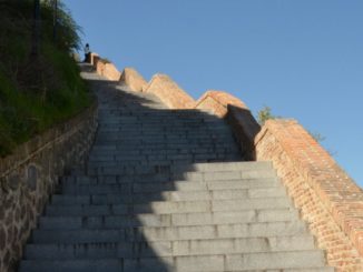 Una scalinata molto lunga