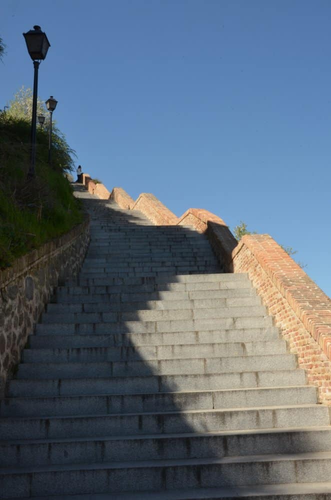 Larguísima escalera