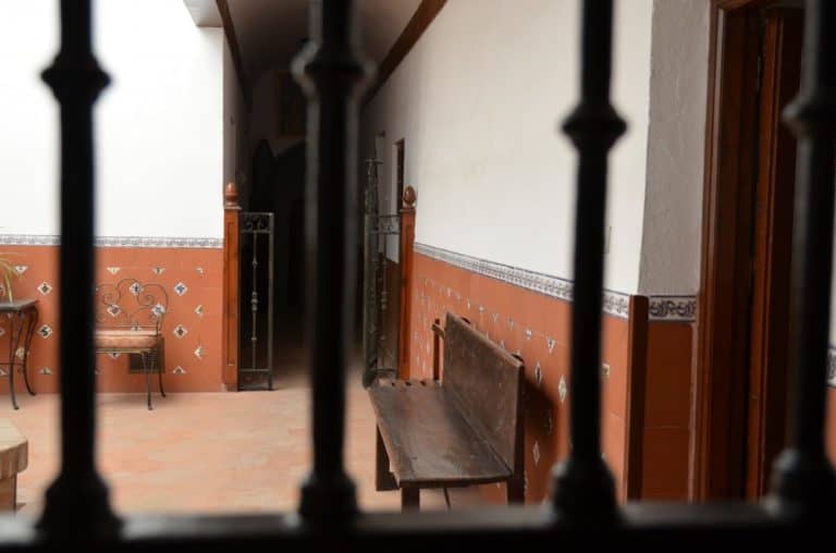 Spain, Toledo – bench behind fence, Mar. 2014 (Toledo)