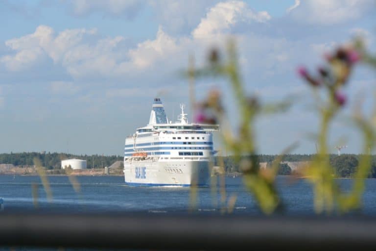 Suomenlinna – nave da crociera in avvicinamento, Agosto 2015 (Helsinki)