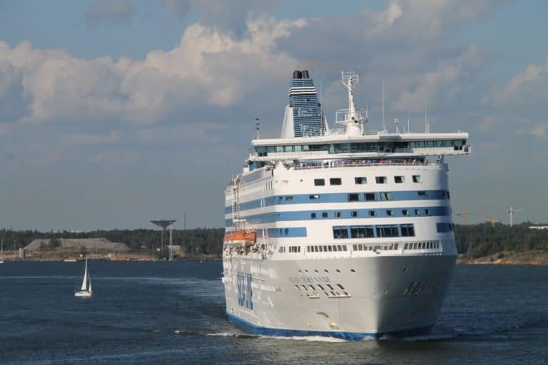 Suomenlinna – cruise ship and yacht, Aug.2015 (Helsinki)