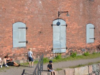 Suomenlinna – people on the boat, Aug.2015
