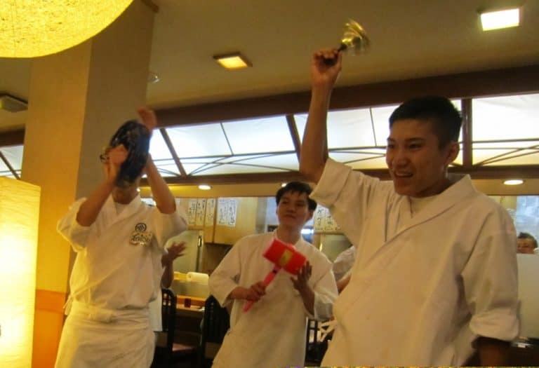 Ristorante sushi – personale felice, Maggio 2015