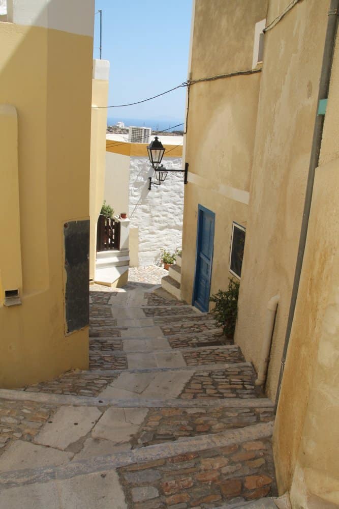 Greece, Syros, Ano Syros – yellow wall, Sept.2013 (Syros)