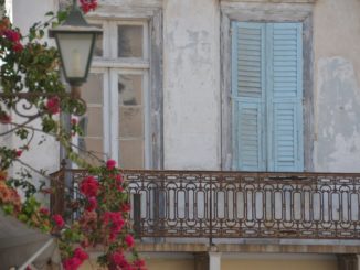 ギリシャ、シロス、アノ・シロス－かわいい窓 2013年9月