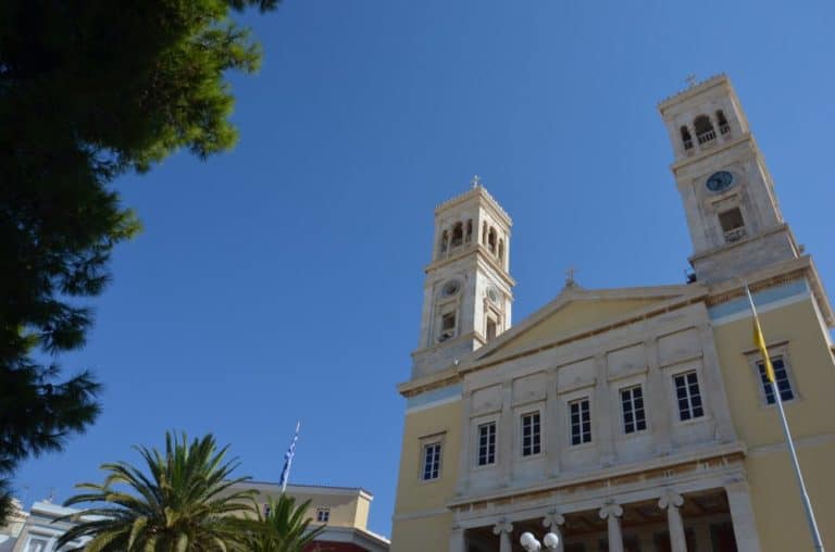 Grecia, Syros, Ermopoli – chiesa e cielo azzurro, settembre 2013 (Syros)