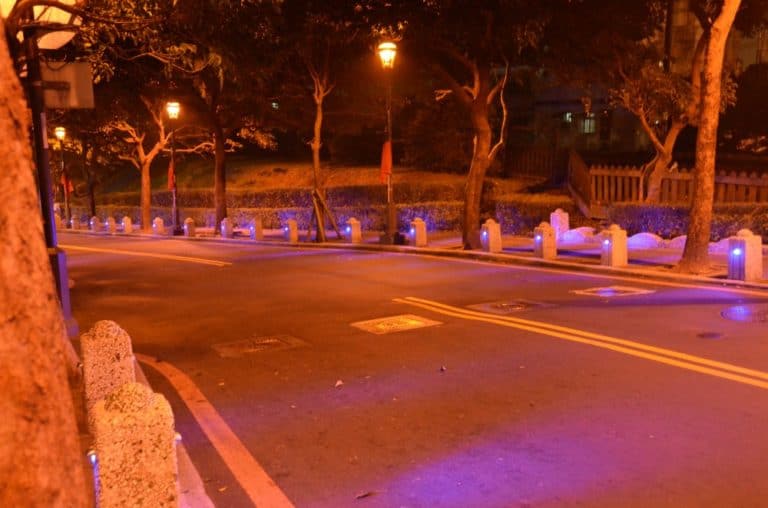 Taiwan, Yingge – empty road, Dec. 2012