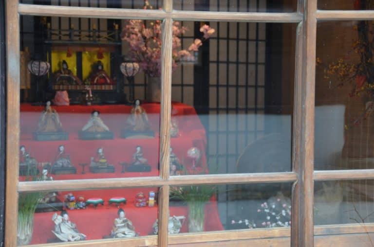 Takayama – Hina dolls in the window, Mar.2016 (Gifu)