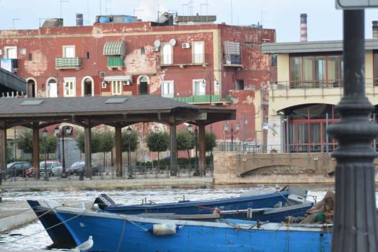 イタリア、ターラント－港 2013年11月 (プーリア州)