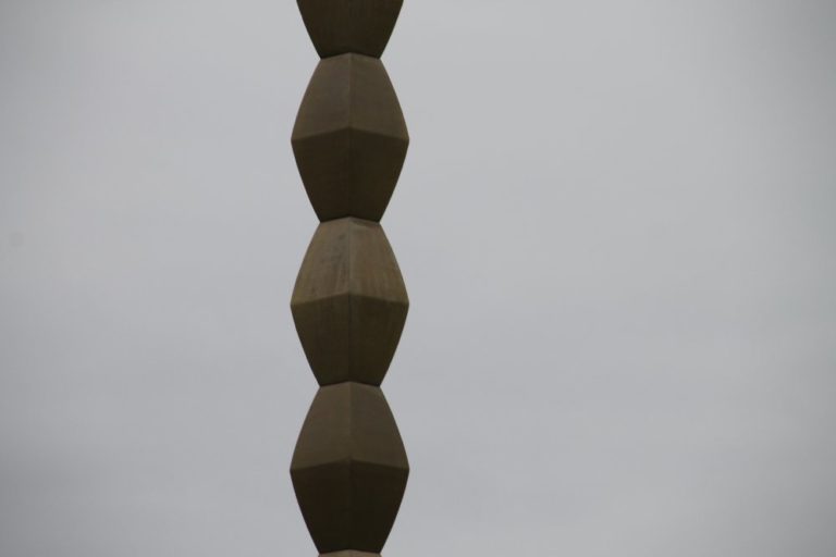 Romania, Taugu Jiu – detail of Endless Column, Apr. 2014 (Târgu Jiu)