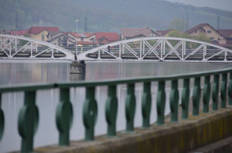 Romania, Taugu Jiu – railroad bridge and railing, Apr. 2014 (Târgu Jiu)