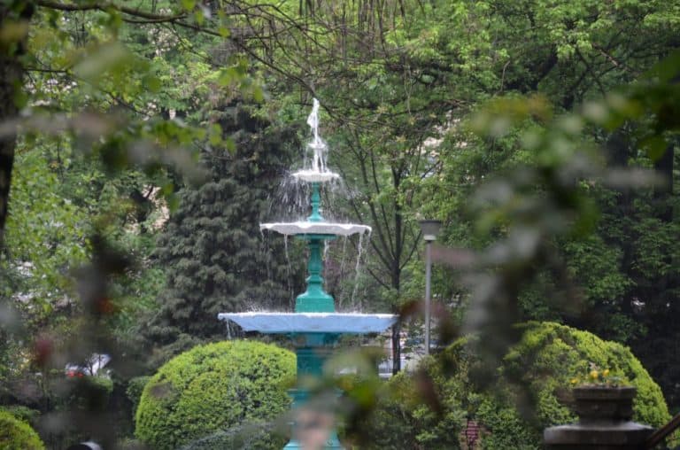 Romania, Taugu Jiu – park, Apr. 2014 (Târgu Jiu)