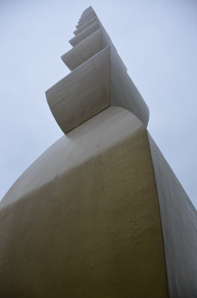 Romania, Taugu Jiu – look up, Apr. 2014 (Târgu Jiu)