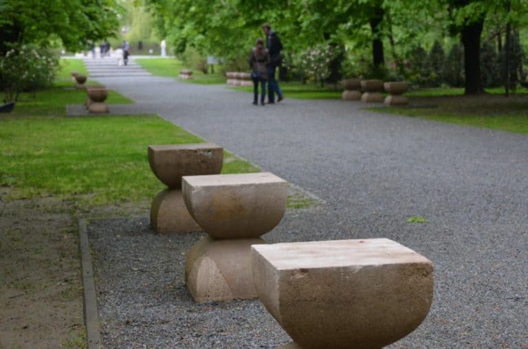 Romania, Taugu Jiu – benches, Apr. 2014 (Târgu Jiu)