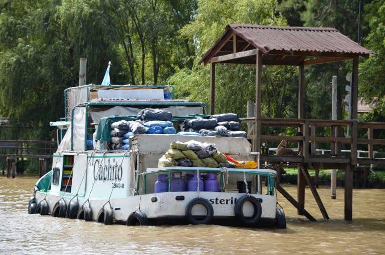 Tigre – supermarket on the river, Mar.2018 (Buenos Aires)