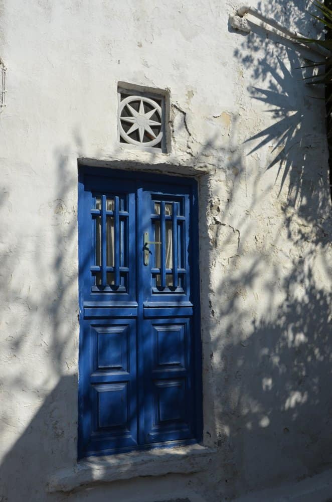 Grecia, Tinos – porta e ombra, settembre 2013