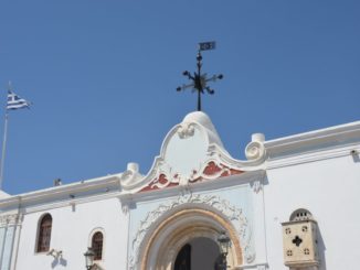 Grecia, Tinos – veduta con chiesa, settembre 2013