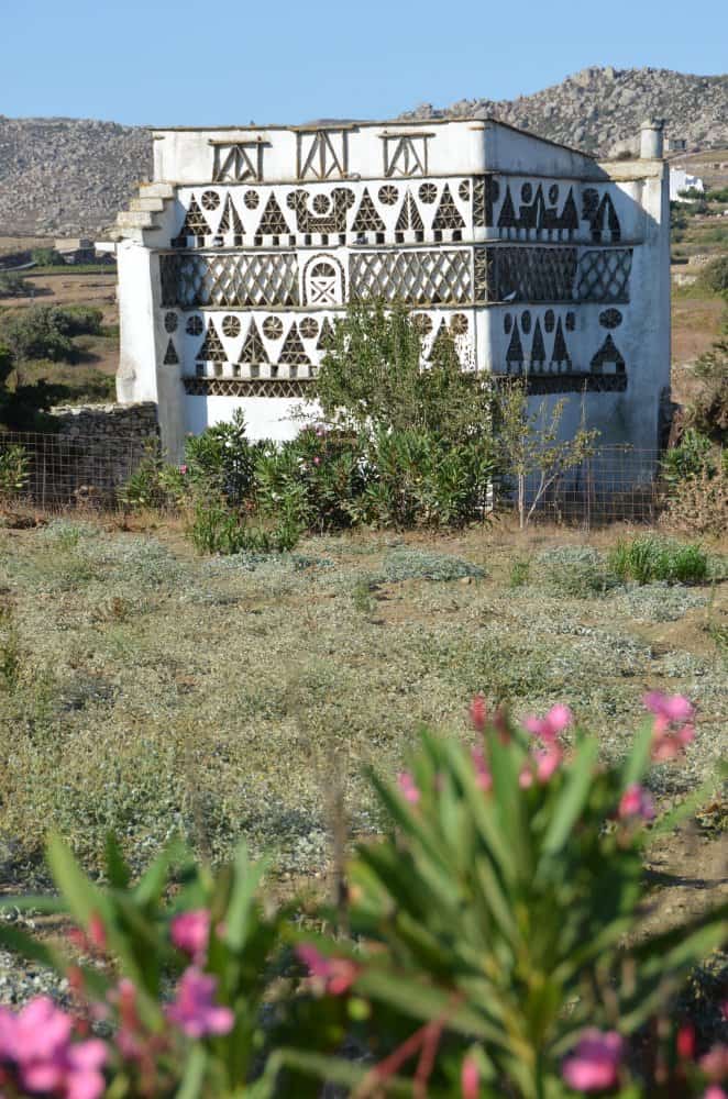 Grecia, Tinos – casa dei piccioni e fiori, settembre 2013