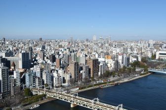 東京、浅草－川の対岸 2017年12月