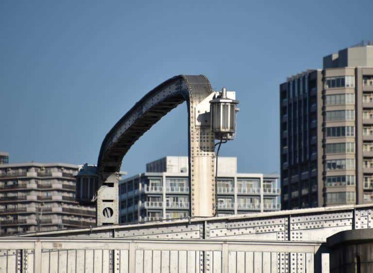 東京、川下り－橋の金属 2017年12月 (東京)