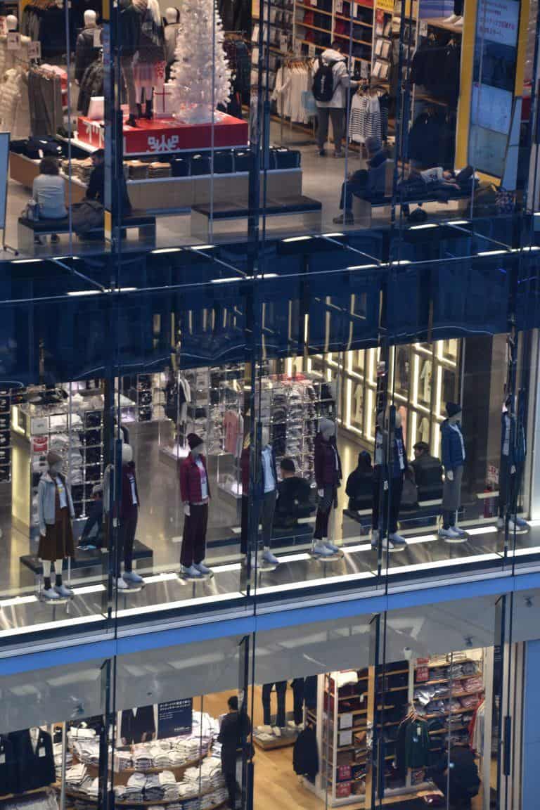 東京、銀座シックス－店のフロア 2017年12月 (東京)
