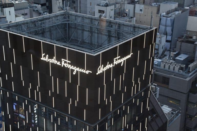 東京、銀座シックス－フェラガモのビル 2017年12月 (東京)