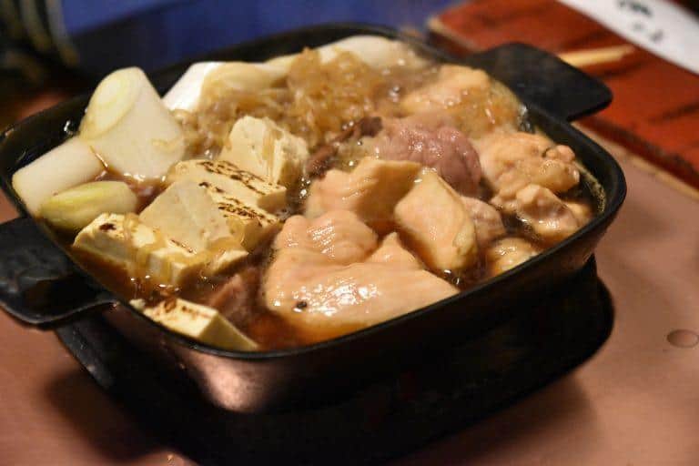 Un ristorante di sukiyaki di pollo molto interessante