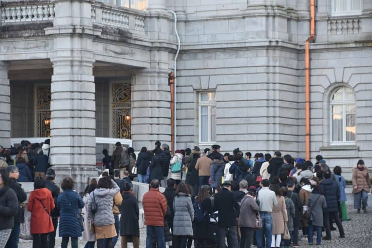 Japón-Tokio-Akasaka Palace-State Guest House-front garden-queue 
