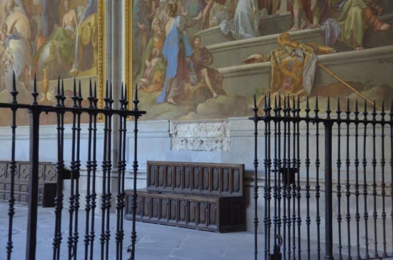 Spagna, Toledo, cattedrale – panchina e recinzione, mar. 2014 (Toledo)