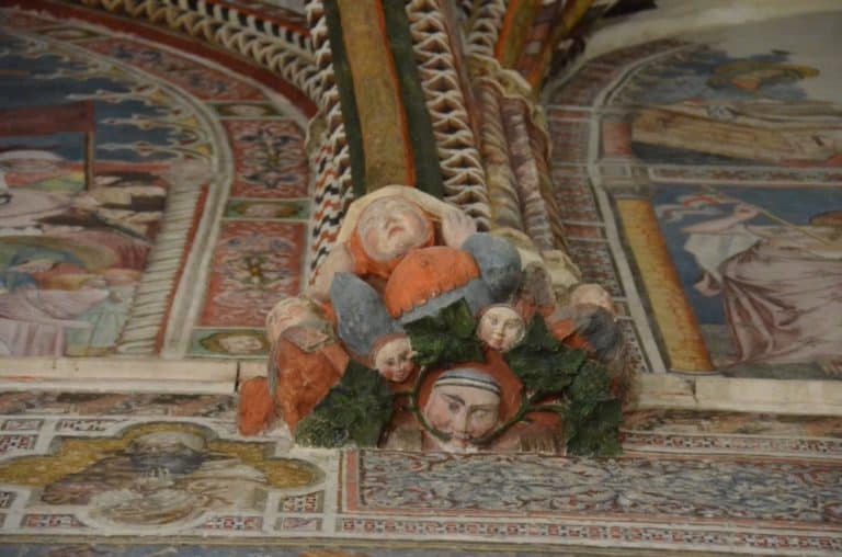 Spagna, Toledo, cattedrale – facce sul muro, mar. 2014 (Toledo)