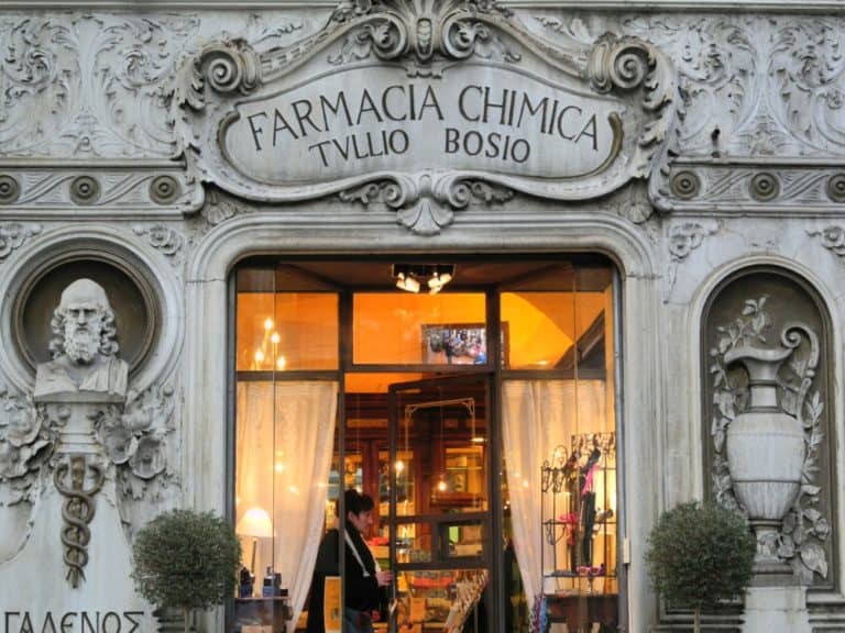 Italia, Torino – farmacia, Feb.2015 (Torino)