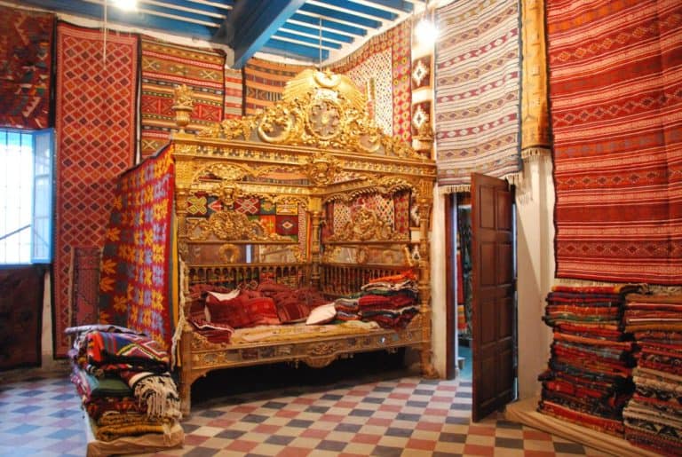 Tunisia, Tunis – inside shop, Dec.2008 (Túnez)