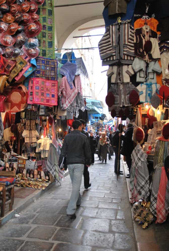 Tunisia, Tunis – alley in souk, Dec.2008 (Túnez)