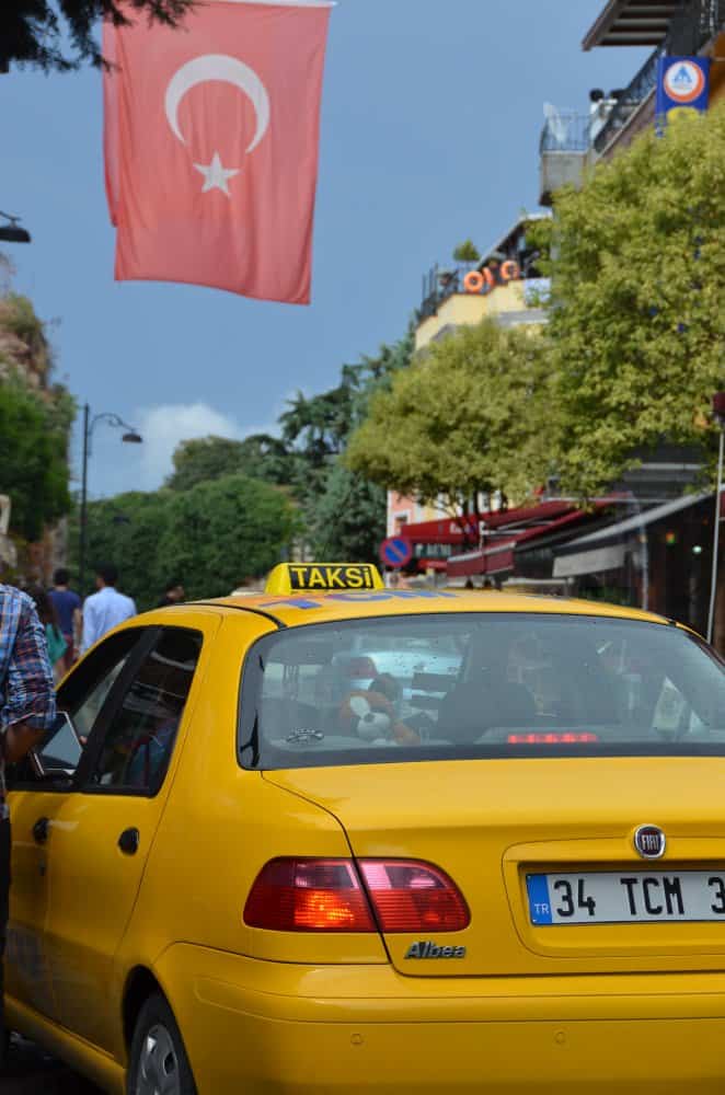 Turkey, Istanbul – yellow taxi, August 2012 (Estambúl)