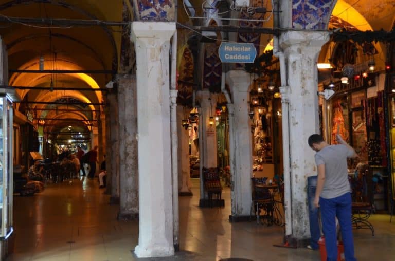 Tutti dovrebbero andare al Grand Bazar di Istanbul