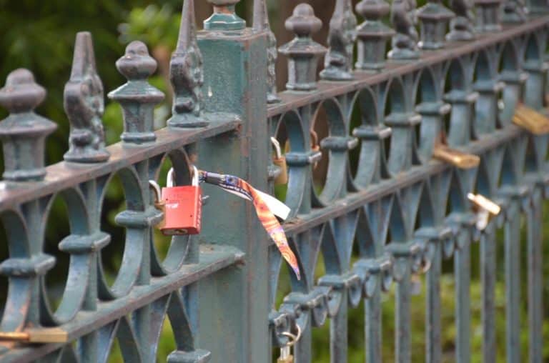 Concepcion – fence with locks, Dec.2015 (Valparaiso)