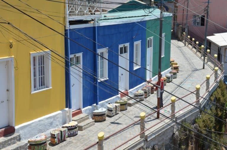Cerro Bellavista – strada con case colorate, Dic.2015 (Valparaiso)