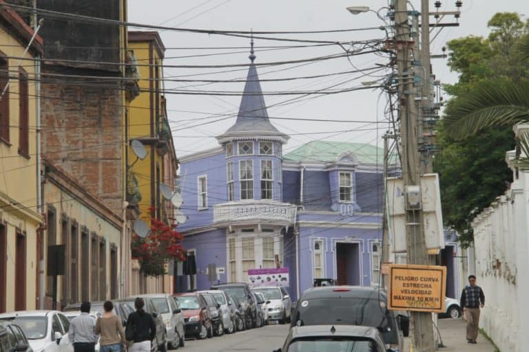 town – church and wires, Dec.2015 (Valparaiso)