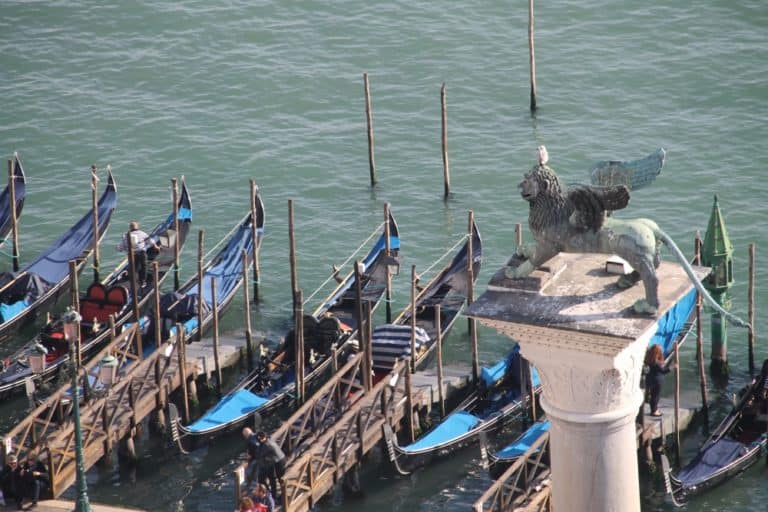 dal Campanile – leone e gondole, Ott.2015 (Venezia)