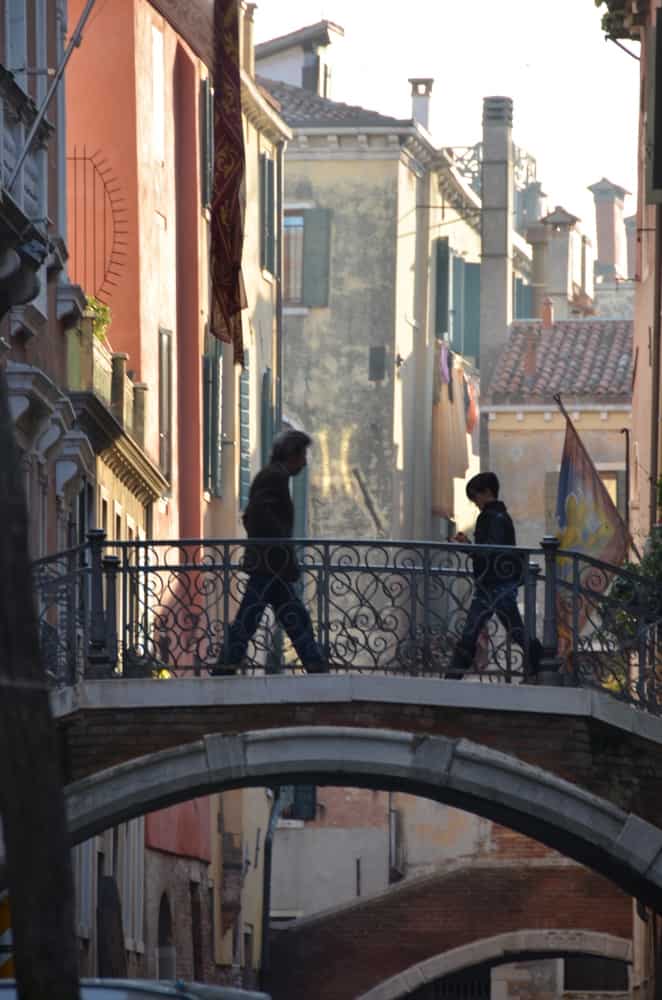 gondola – attraversando il ponte, Ott.2015 (Venezia)