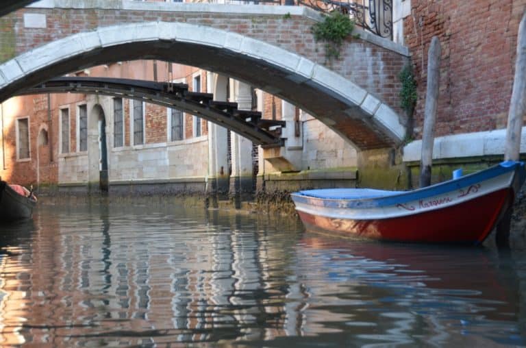 gondola – barche e riflessi, Ott.2015 (Venezia)