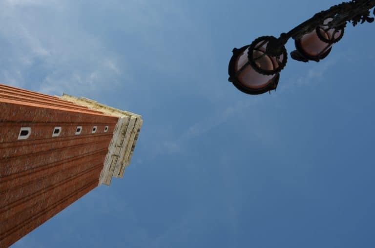 San Marco – Campanile e lampione, Ott.2015 (Venezia)