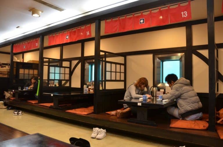 Giappone, Yobuko – ristorante, gen. 2014 (Kyushu)
